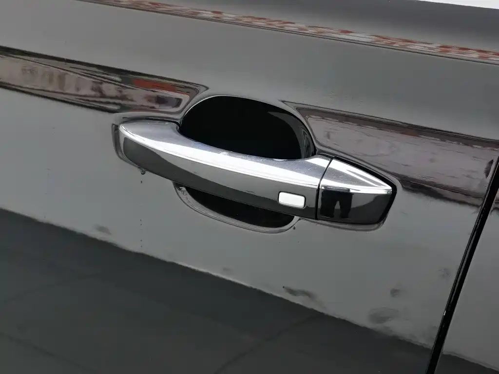 Roewe RX8 — миниатюра 18