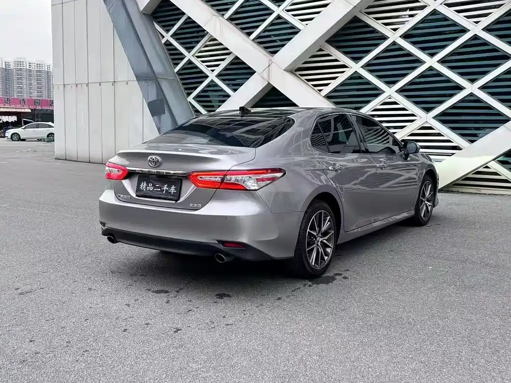 Toyota Camry — миниатюра 9