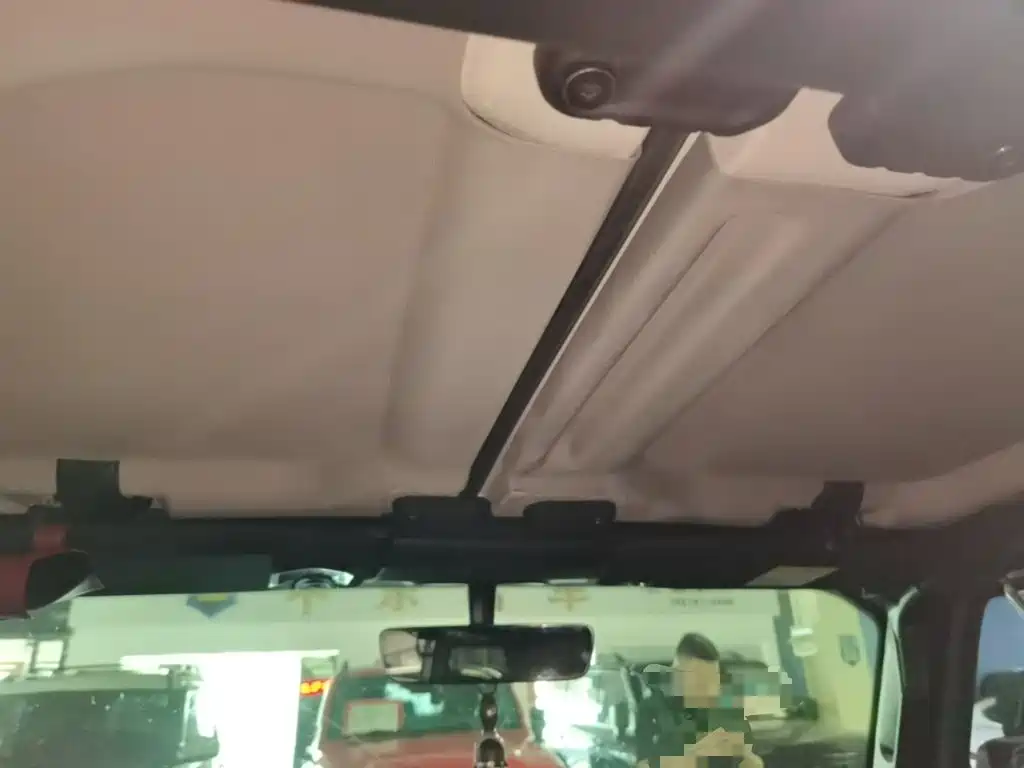 Jeep Wrangler PHEV — миниатюра 18