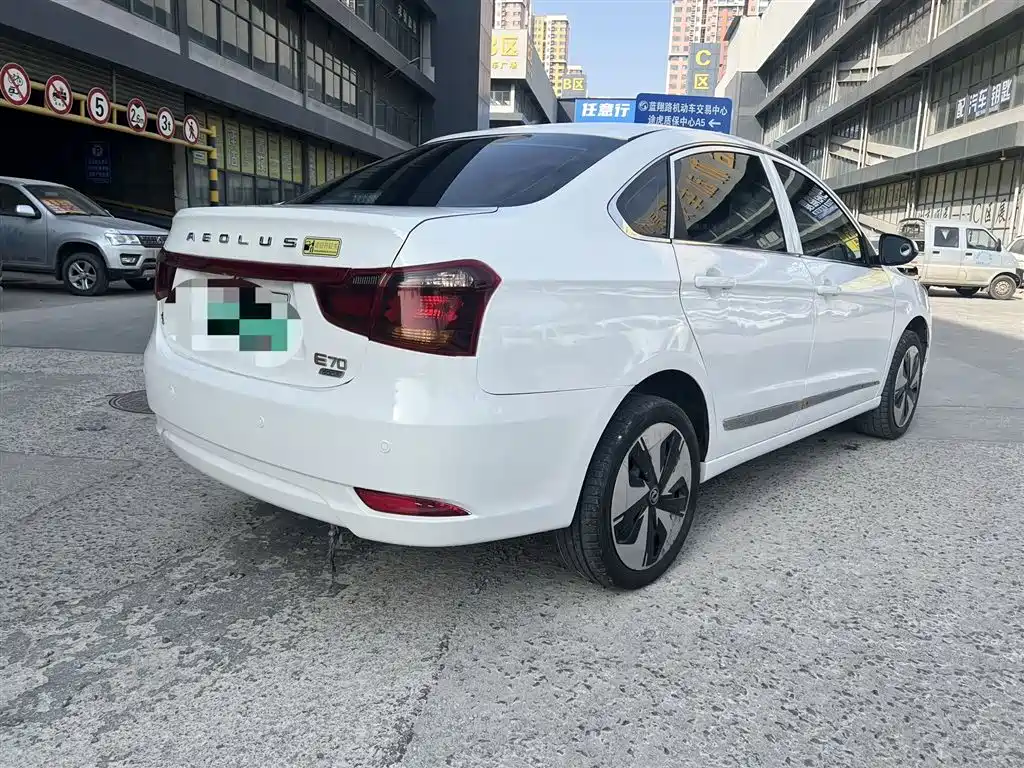 DONGFENG E70