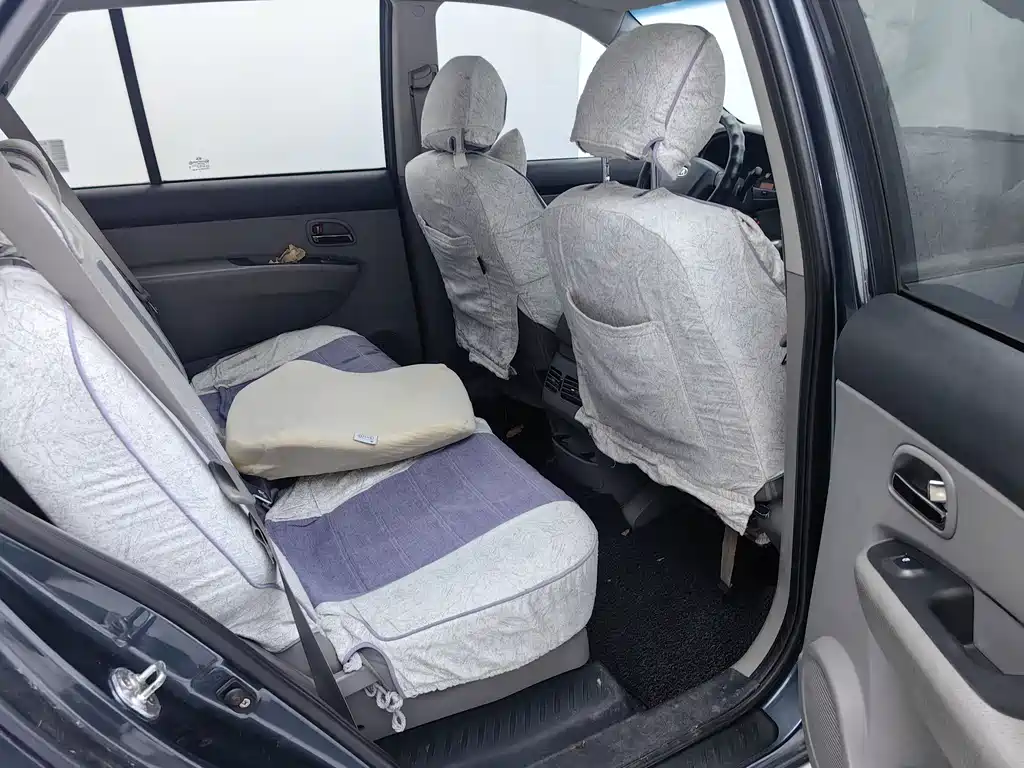 Kia Carens — миниатюра 8