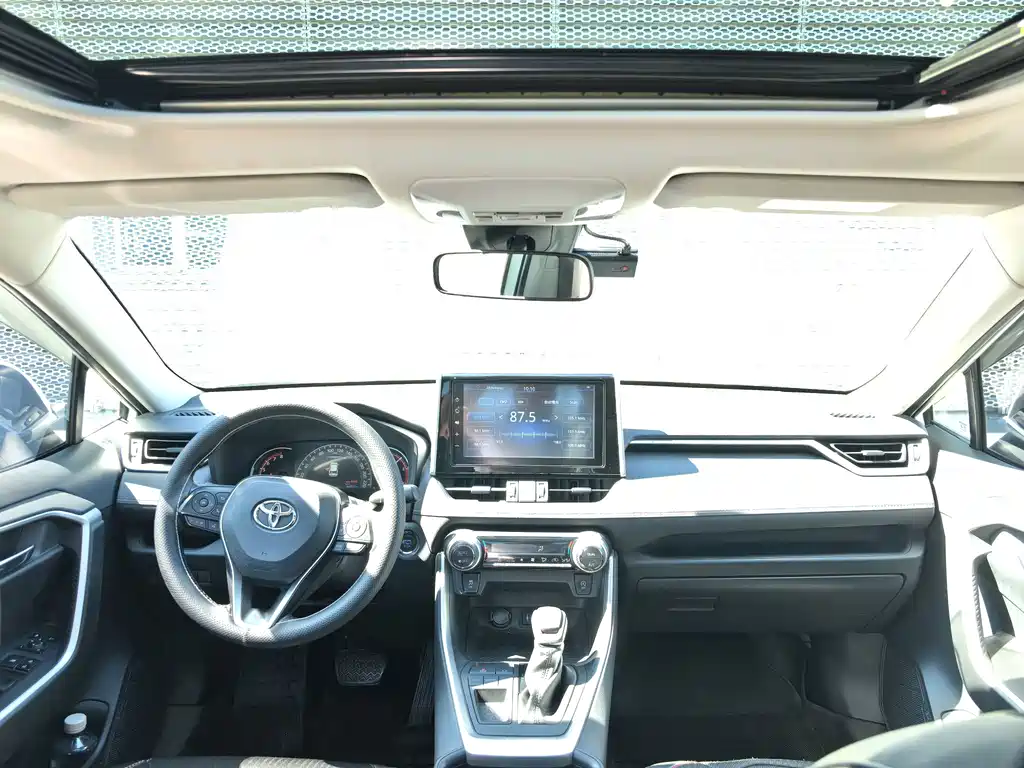 Toyota RAV4 — миниатюра 9