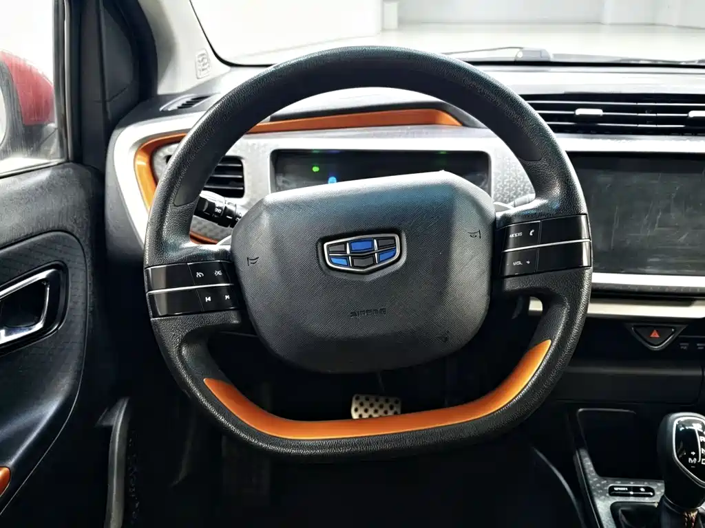 Geely Vision X1 — миниатюра 5