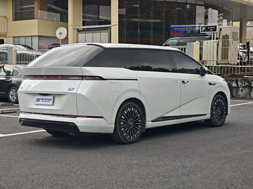 XPeng X9 — миниатюра 4