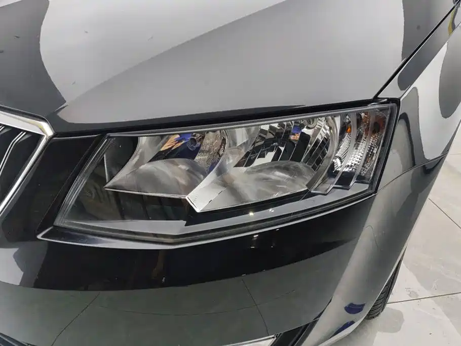 Skoda Octavia 2016 1.6L MT