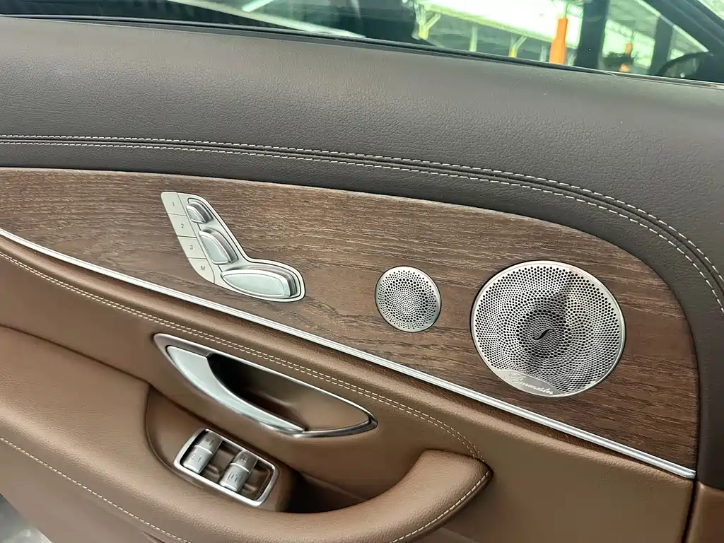 Mercedes-Benz E-Class — миниатюра 5