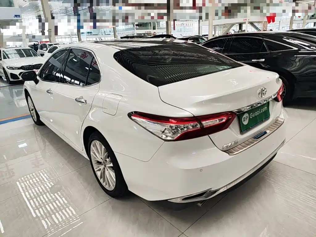 Toyota Camry — миниатюра 5