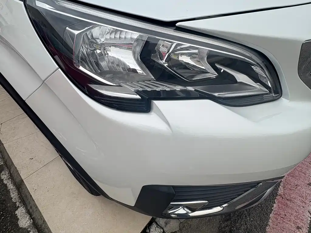 Peugeot 5008 — миниатюра 4