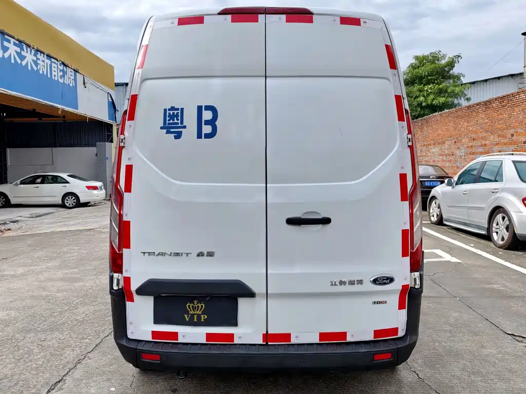 Ford Transit — миниатюра 5