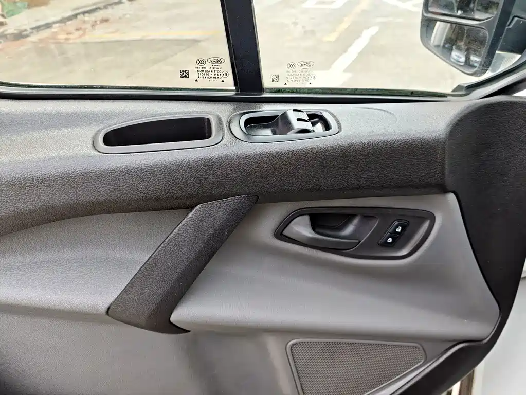 Ford Transit — миниатюра 12