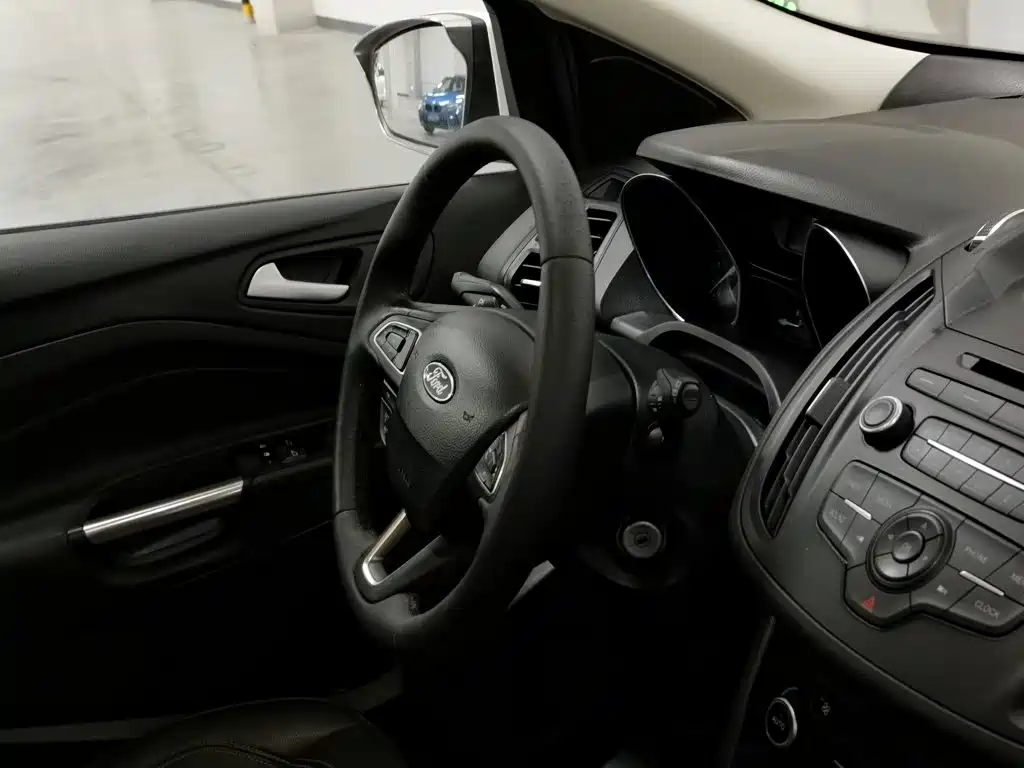 Ford Kuga — миниатюра 22