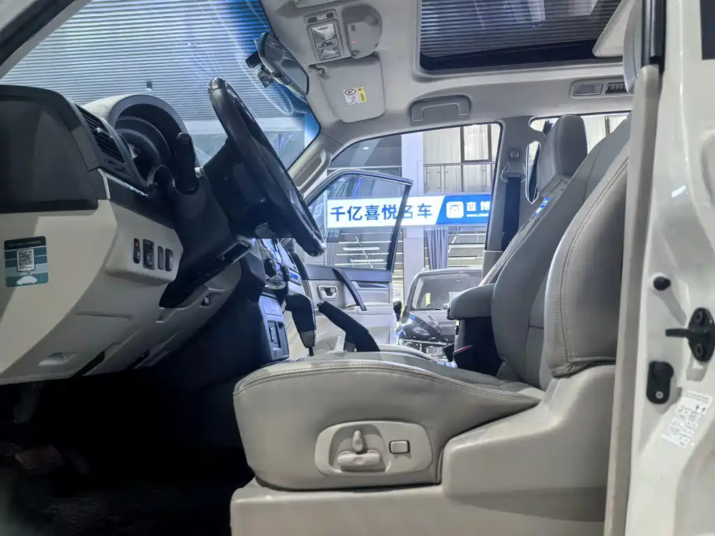 Mitsubishi Pajero (Import) — миниатюра 9
