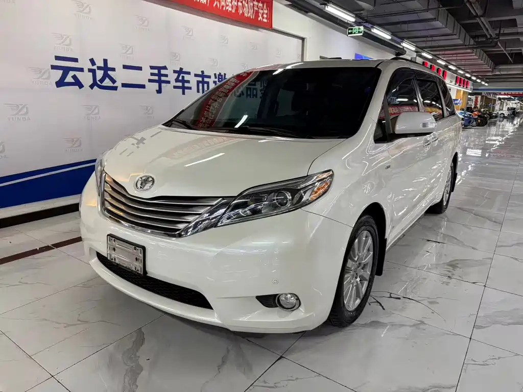 Toyota Sienna — миниатюра 2