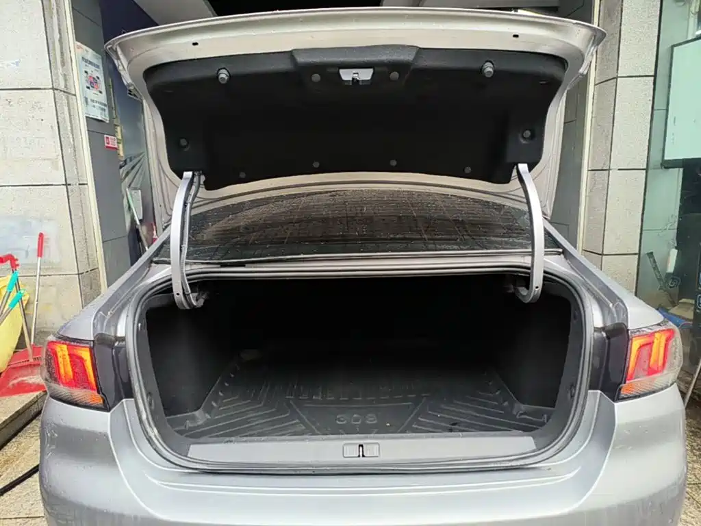Peugeot 308 — миниатюра 19