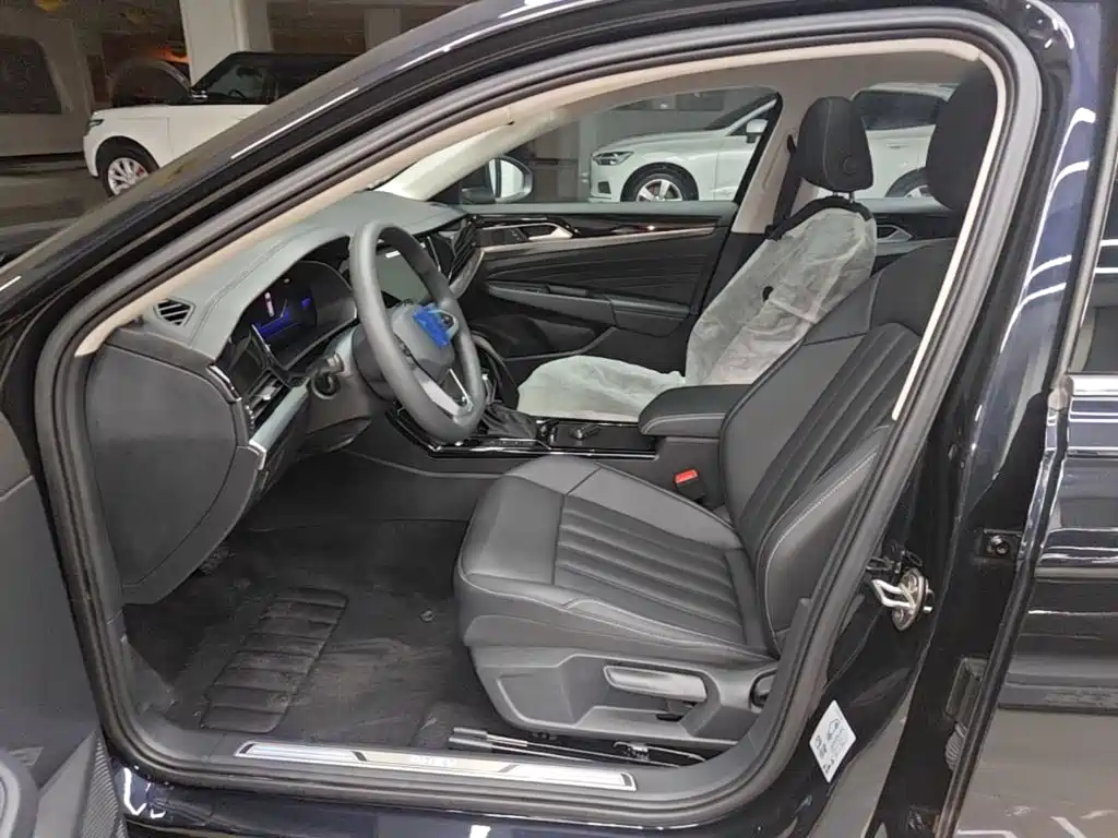 Volkswagen Passat PHEV — миниатюра 16