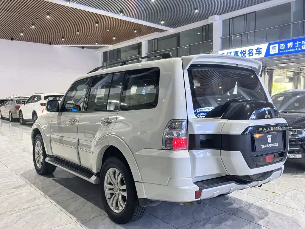 Mitsubishi Pajero (Import) — миниатюра 4