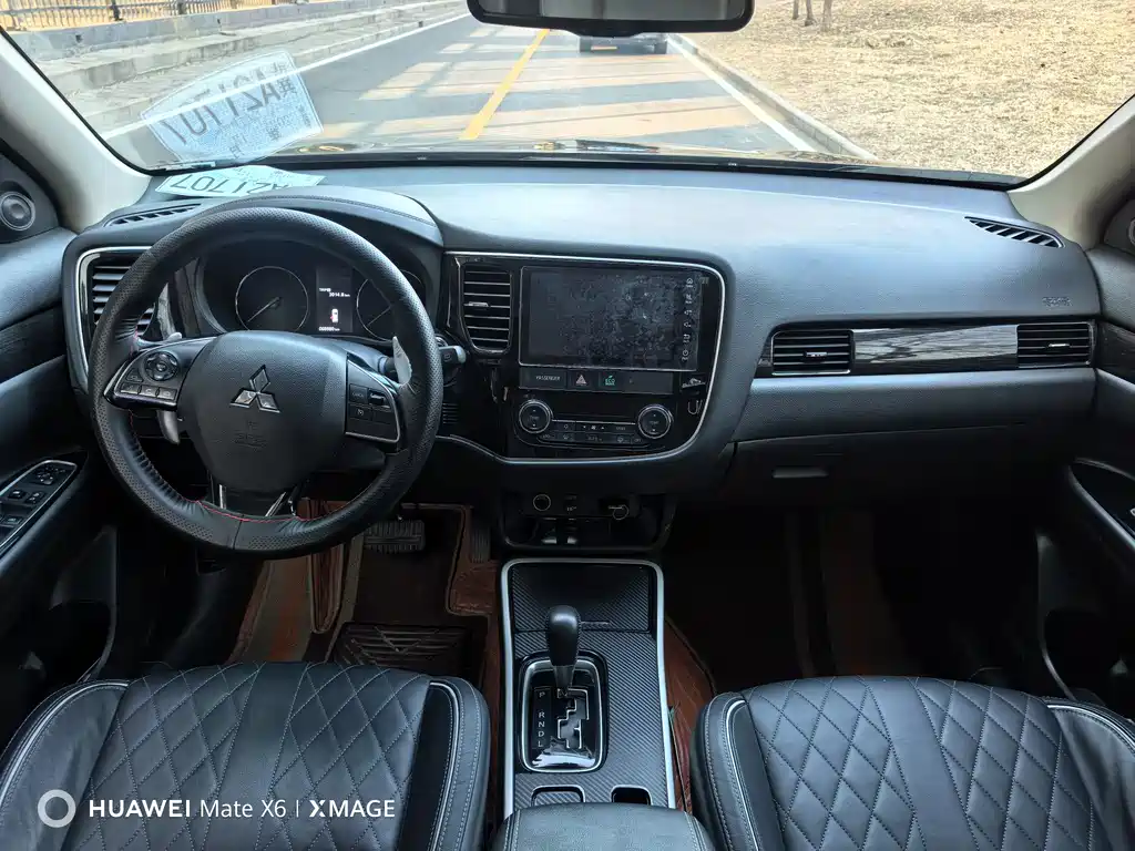 MITSUBISHI OUTLANDER