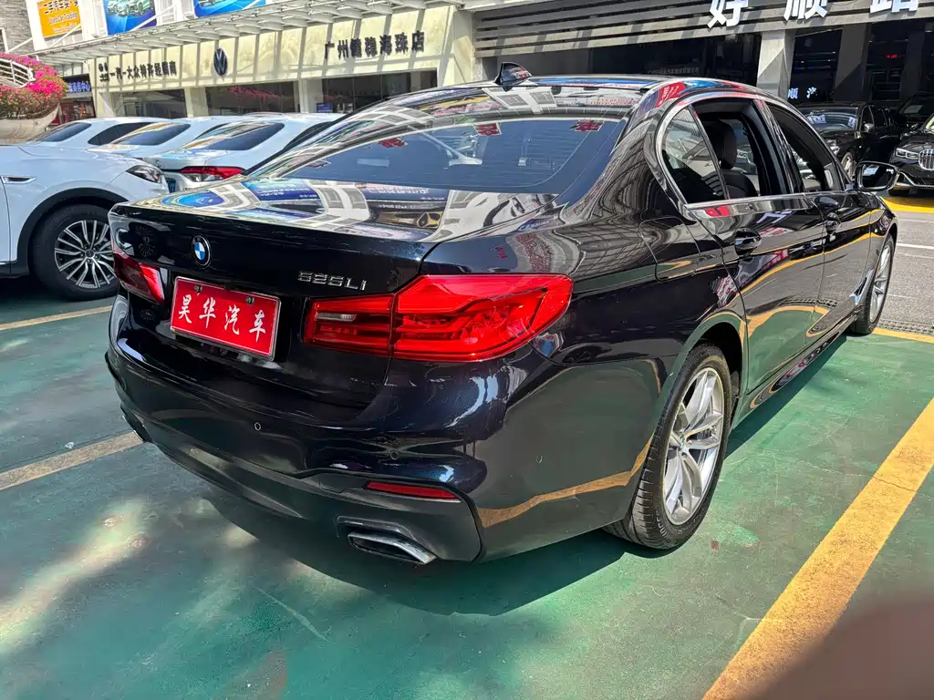 BMW 5 Series — миниатюра 6