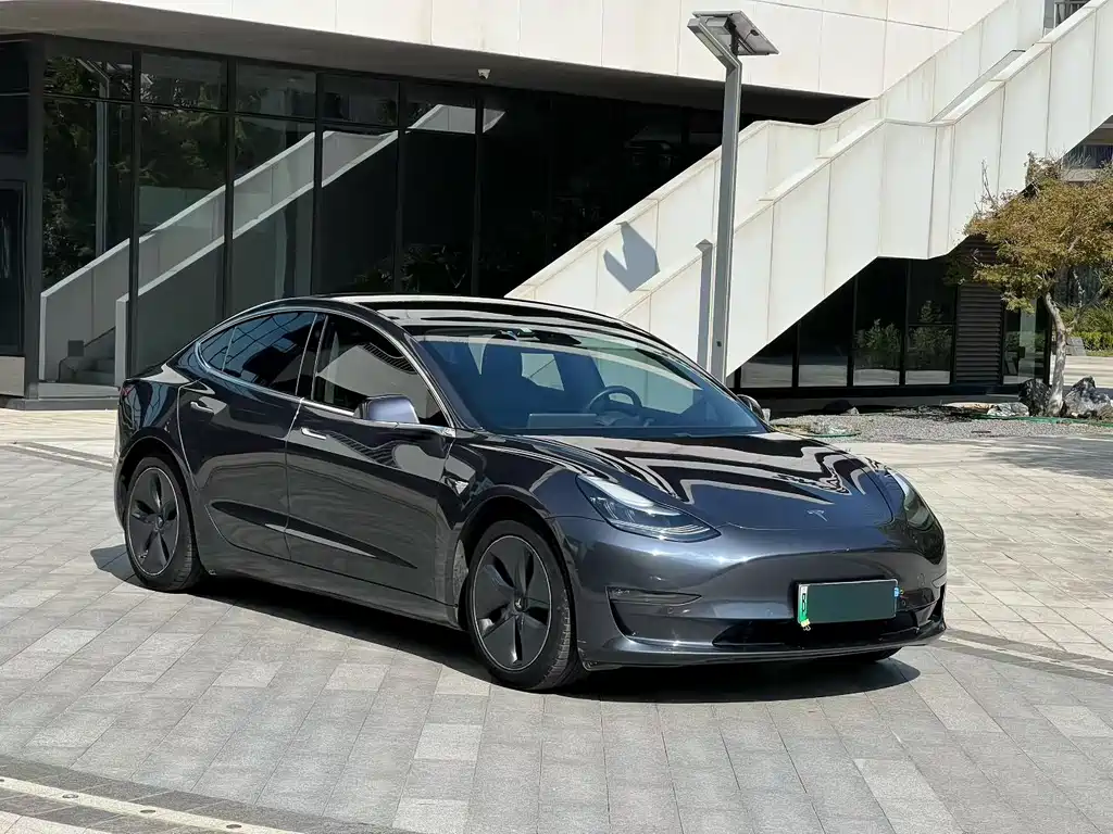 Tesla Model 3 — миниатюра 3