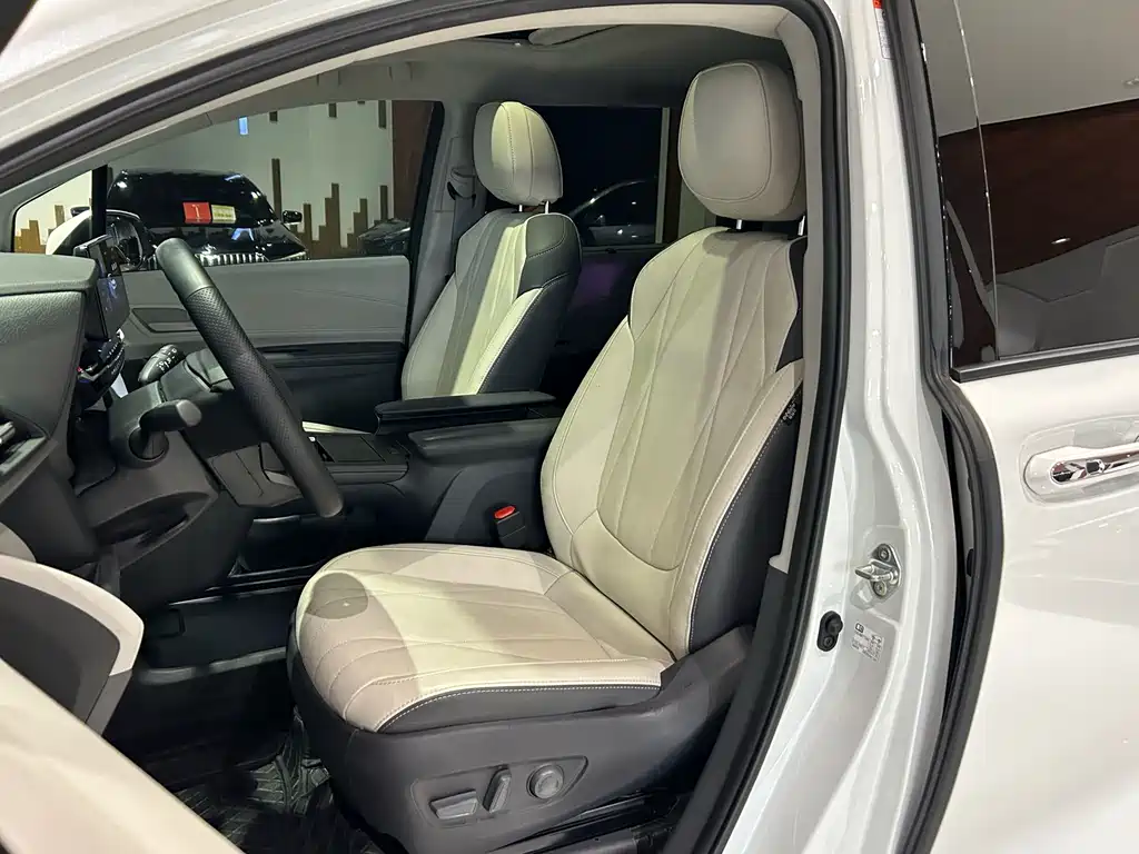 Toyota Granvia — миниатюра 13