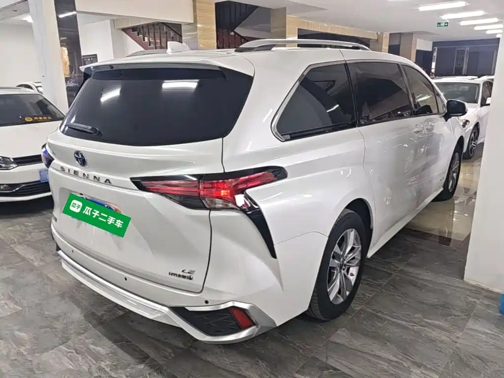 Toyota Sienna — миниатюра 7