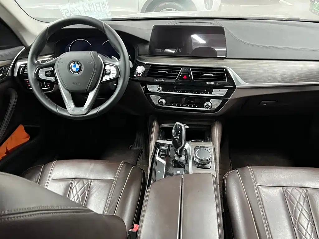 BMW 5 Series — миниатюра 7
