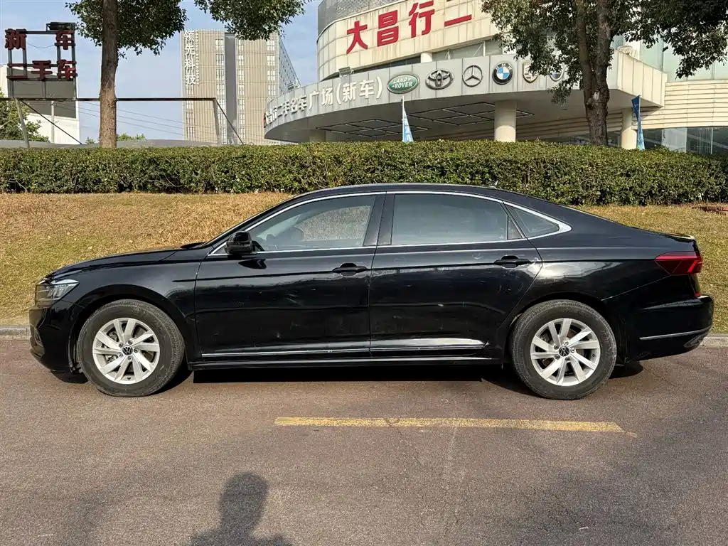 VOLKSWAGEN PASSAT