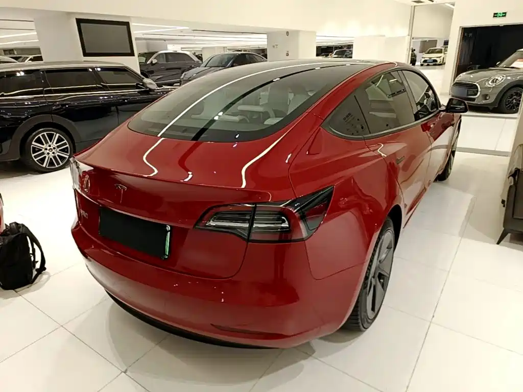 Tesla Model 3 — миниатюра 7