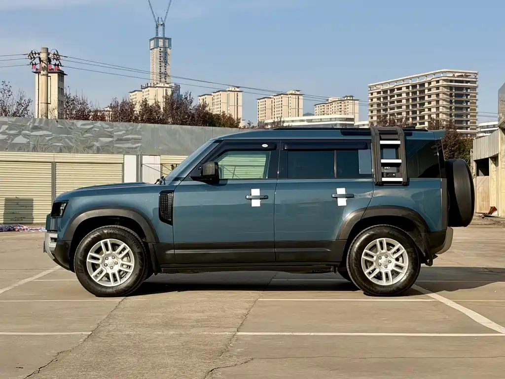 LAND ROVER DEFENDER