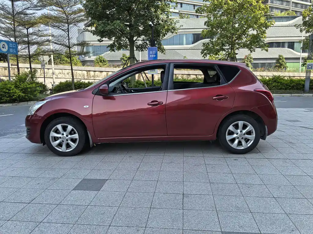 Nissan Tiida — миниатюра 4