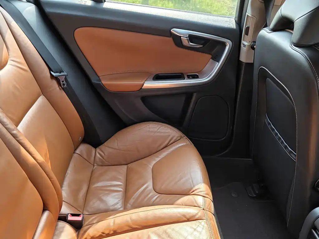 Volvo S60 (Import) — миниатюра 18