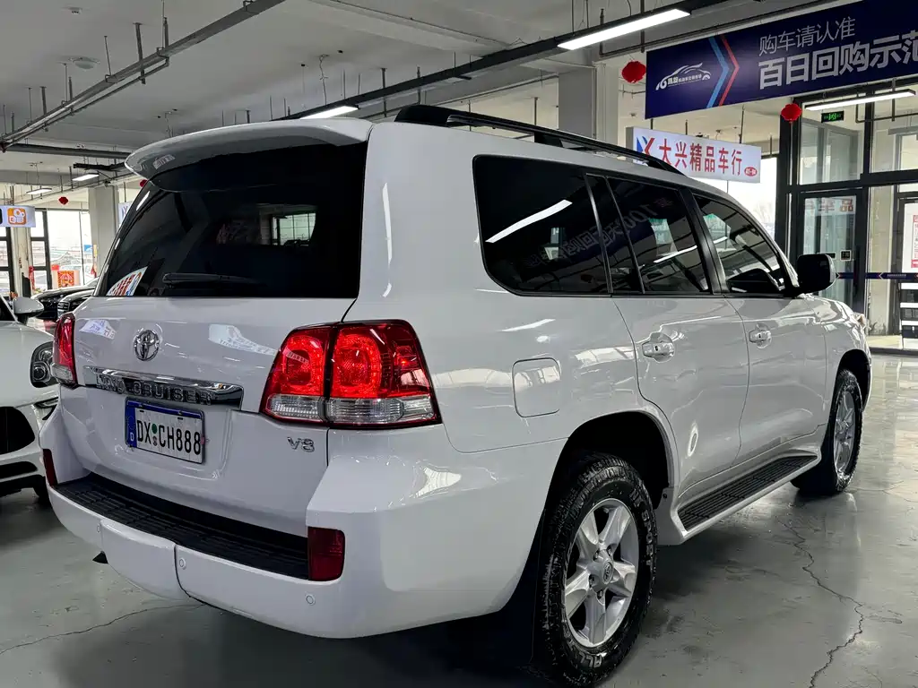 Toyota Land Cruiser 2010 5.7L