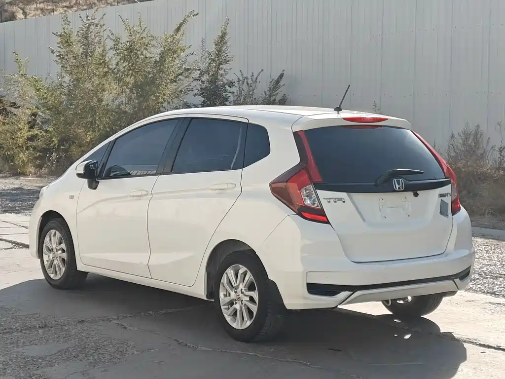 Honda Fit — миниатюра 6