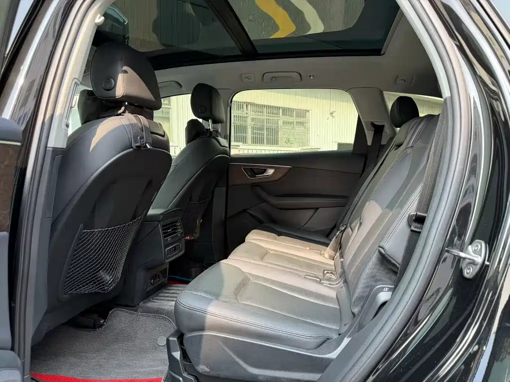 Audi Q7 — миниатюра 6