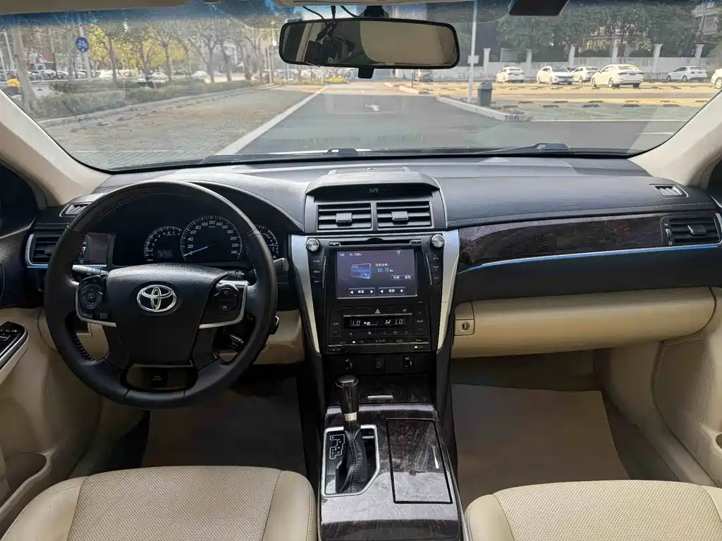 TOYOTA CAMRY