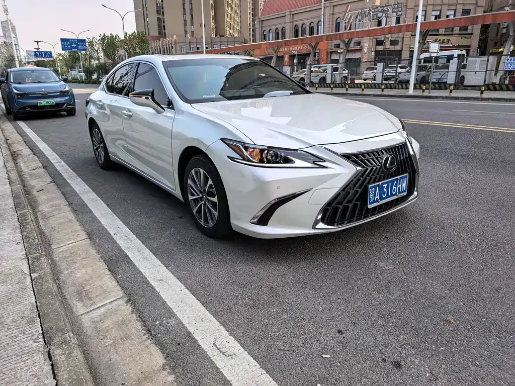 Lexus ES — миниатюра 3