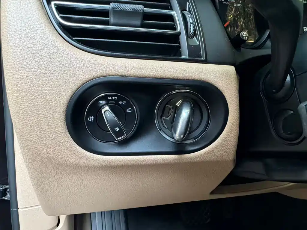 Porsche Macan — миниатюра 10