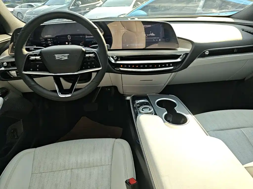 Cadillac IQ 2024 Luxury
