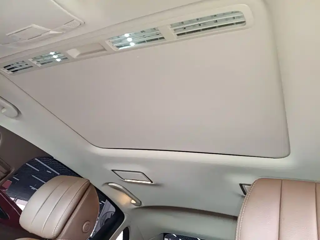 Mercedes-Benz E-Class — миниатюра 18