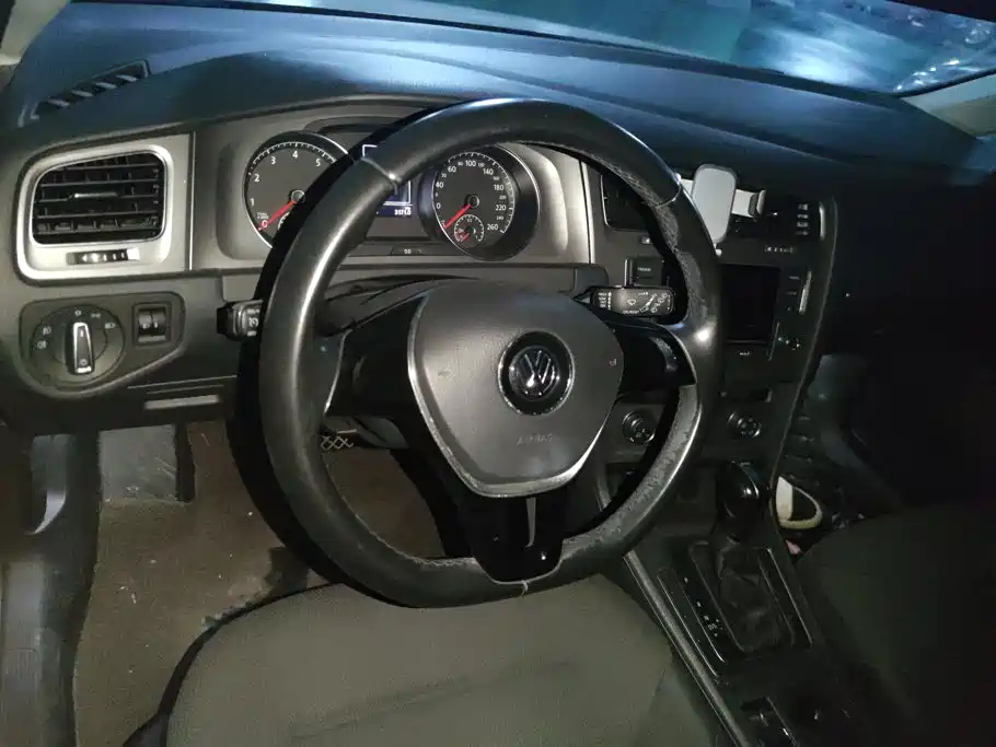 Volkswagen Golf — миниатюра 12