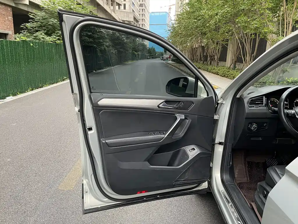 Volkswagen Tiguan L — миниатюра 11