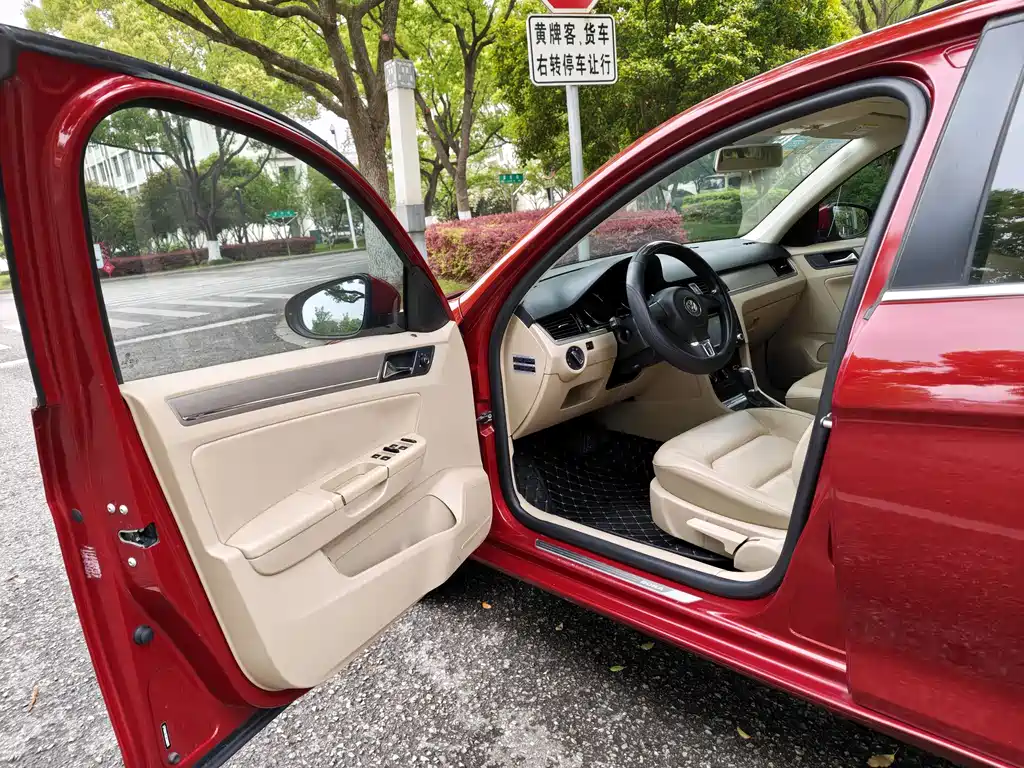 Volkswagen Bora 2014 1.6L AT Comfort