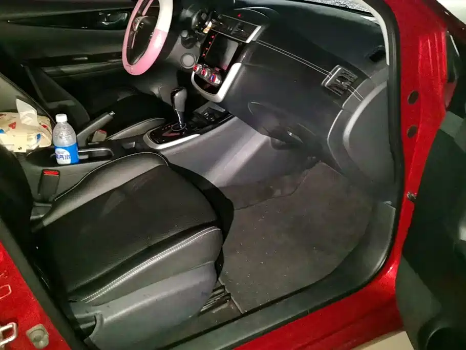 Nissan Tiida — миниатюра 8