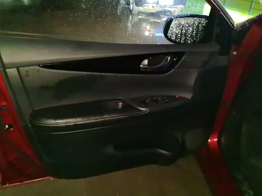 Nissan Tiida — миниатюра 7