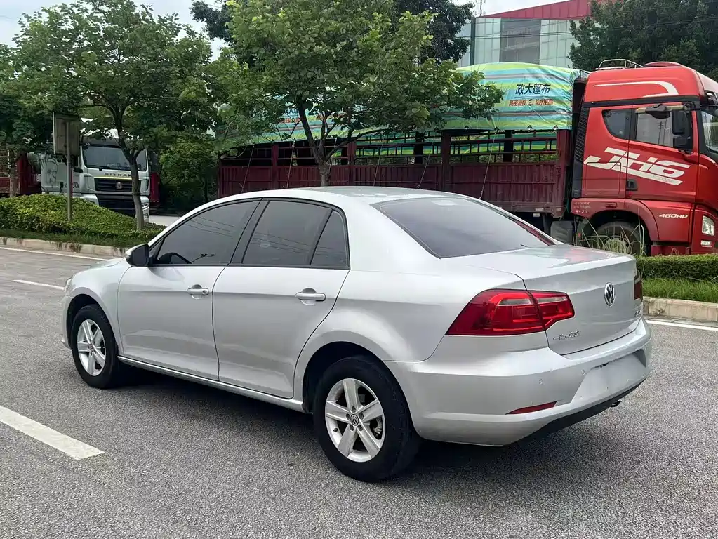 Volkswagen Bora 2015 1.6L MT Fashion