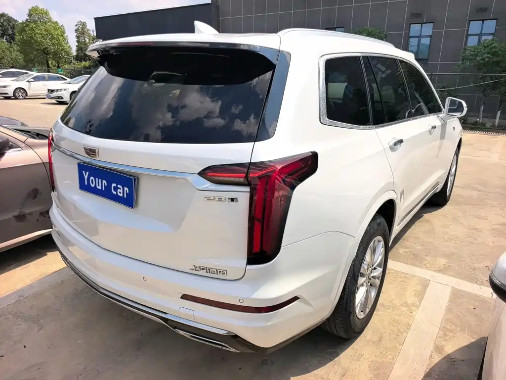 Cadillac XT6 2020 28T мест
