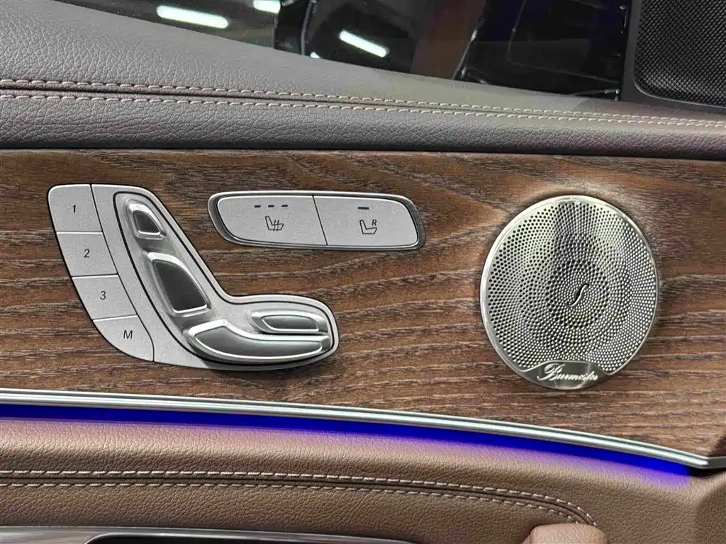 Mercedes-Benz E-Class — миниатюра 8