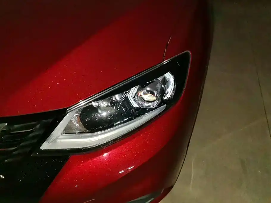 Nissan Tiida — миниатюра 5