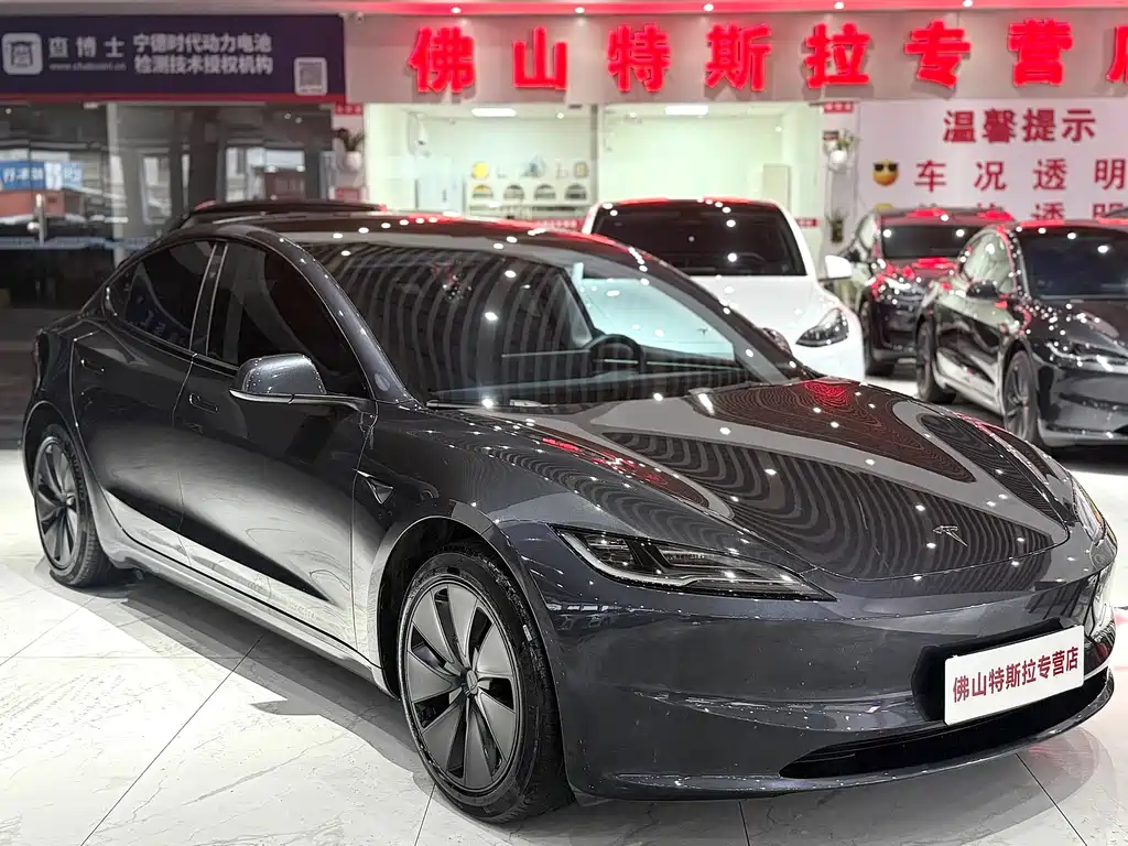Tesla Model 3 — миниатюра 2