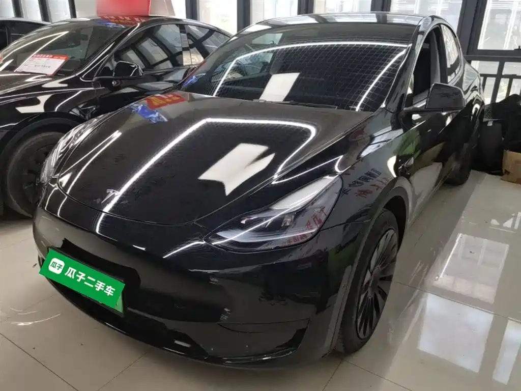 Tesla Model Y 2024